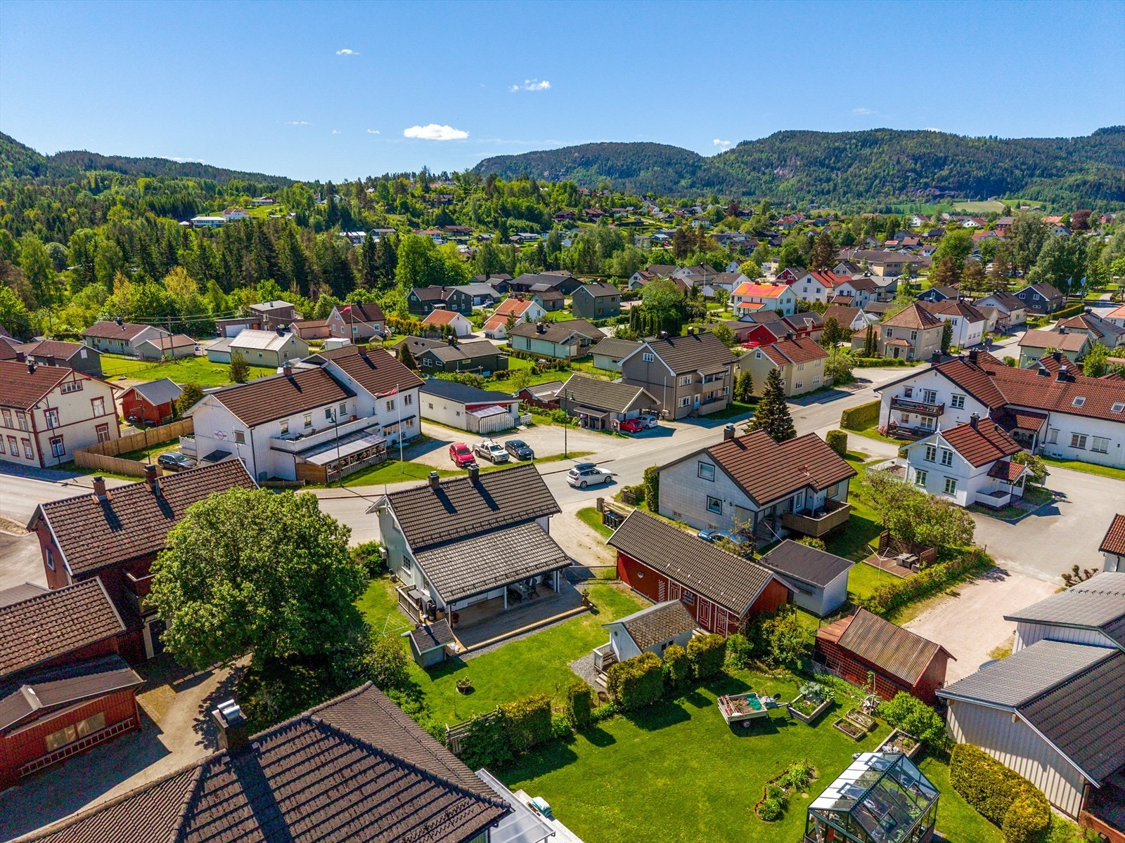 Området byr på flotte tur- og rekreasjonsmuligheter langs Telemarkskanalen, med Folkestien like i nærheten. Galleribilde