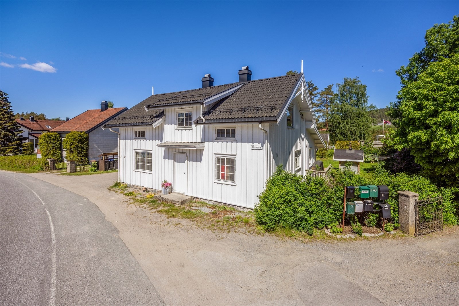 For barnefamilier er beliggenheten svært god, med kort vei til både Lunde 10-årige skole, barnehager, idrettsanlegg og videregående skole. Galleribilde