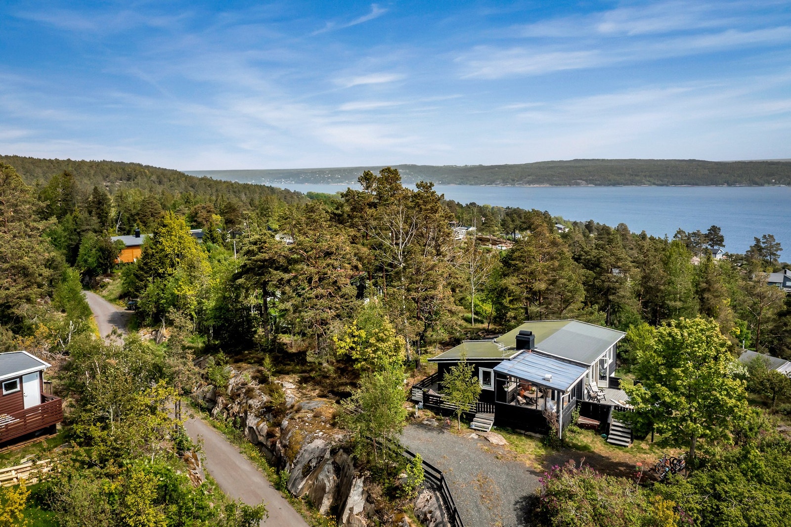 Langs kyststien i retning Storsand eller mot Tofte, Rødtangen og Holmsbu er det mange flotte steder. Galleribilde