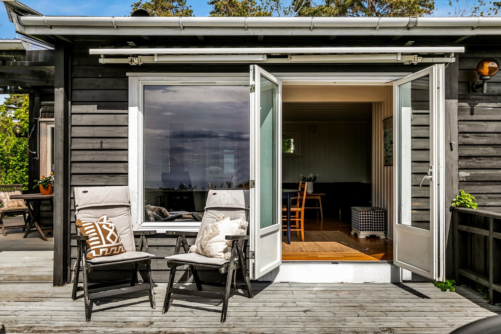 Terrasse på 54 kvm med adkomst fra stuen. Galleribilde