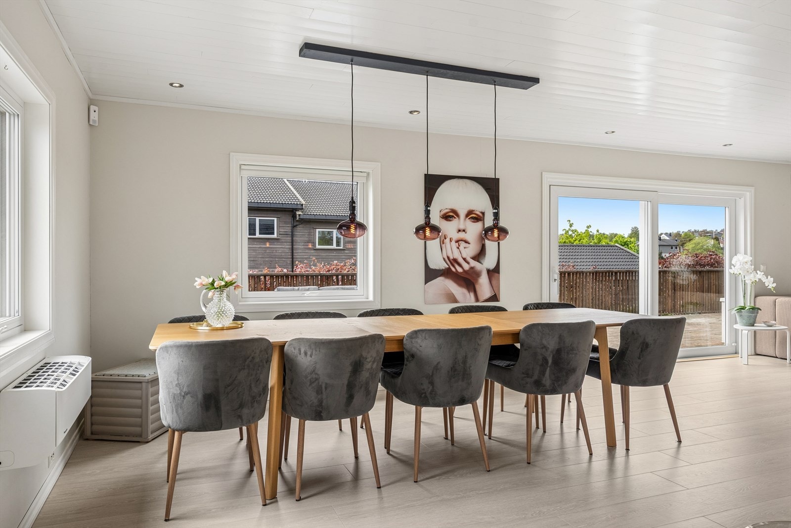Stuen varmes opp med varmepumpe. Galleribilde