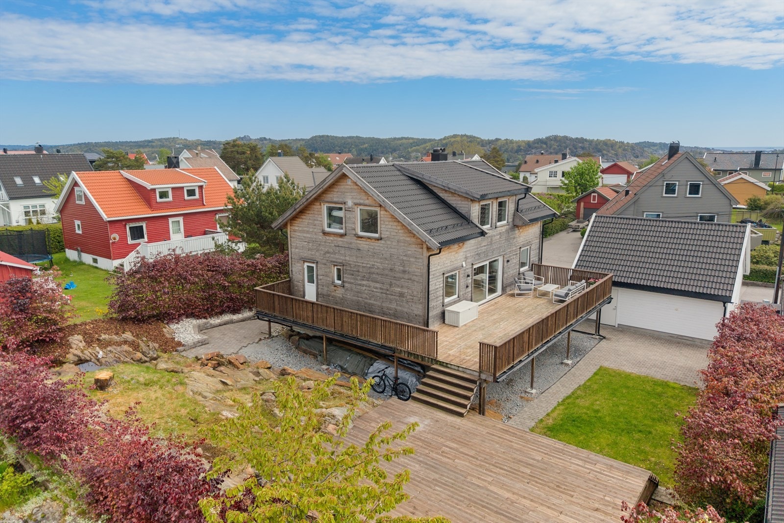 Velkommen til visning i Kristian Lofthusgate 14! Meget innbydende og betydelig oppgradert enebolig. Galleribilde