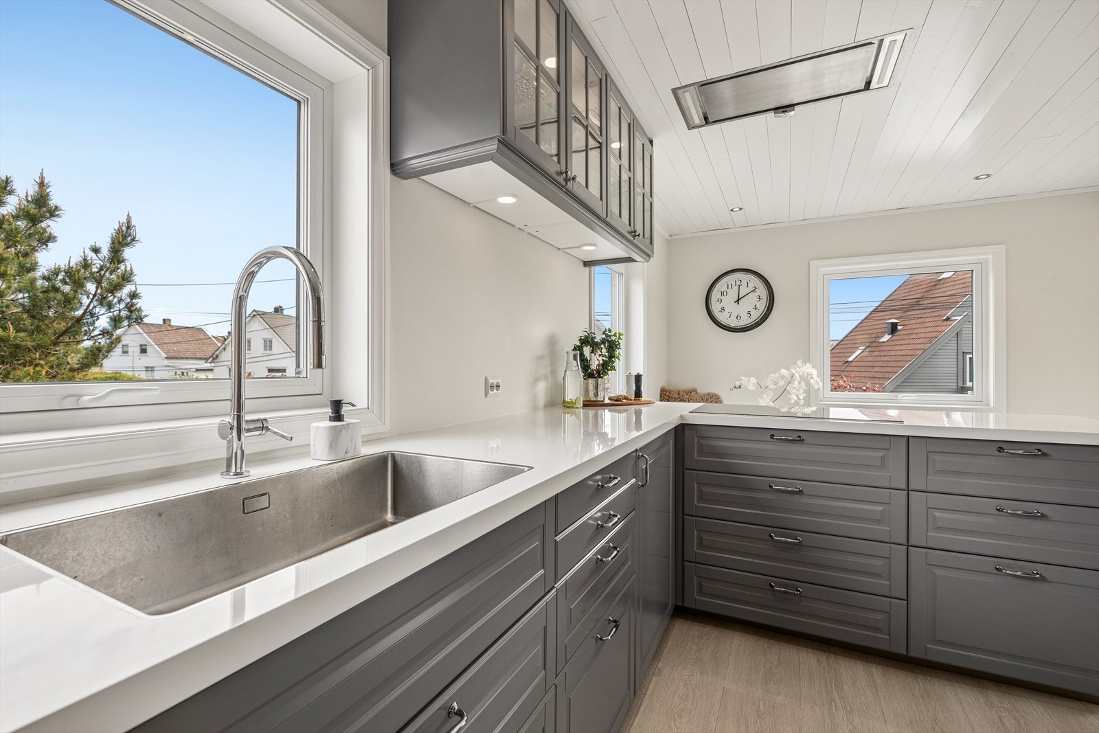 Laminat benkeplater med underlimt vask. Galleribilde