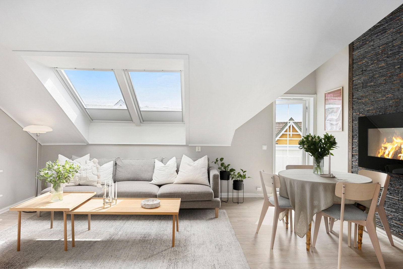Fra stue er det utgang til balkong med veldig gode solforhold. Galleribilde