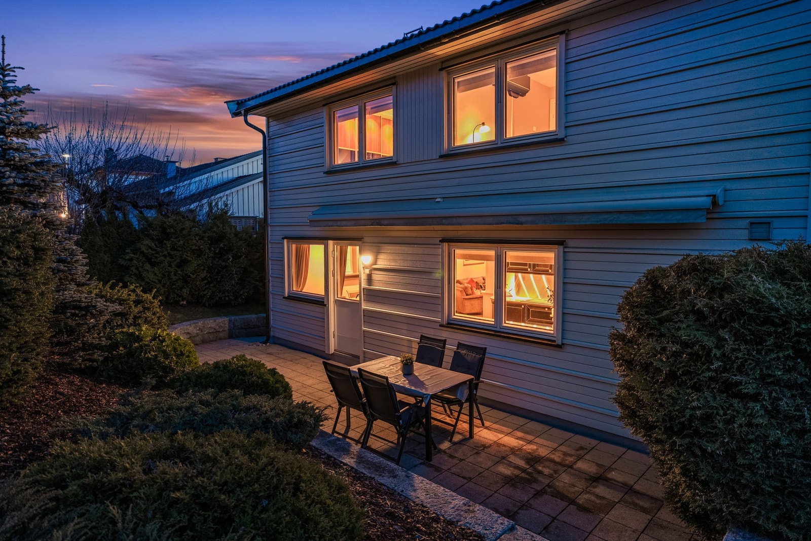 Stor terrasse på hele 35 kvm med utgang fra stuen. Galleribilde