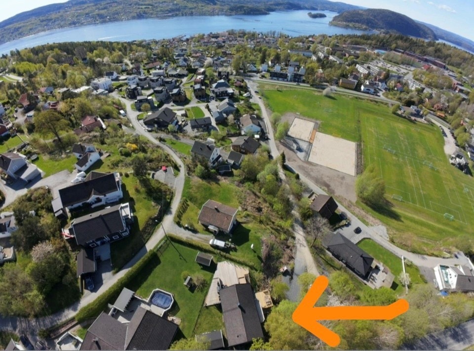 Selgers private bilder. Adkomst også fra nedsiden av huset. Galleribilde