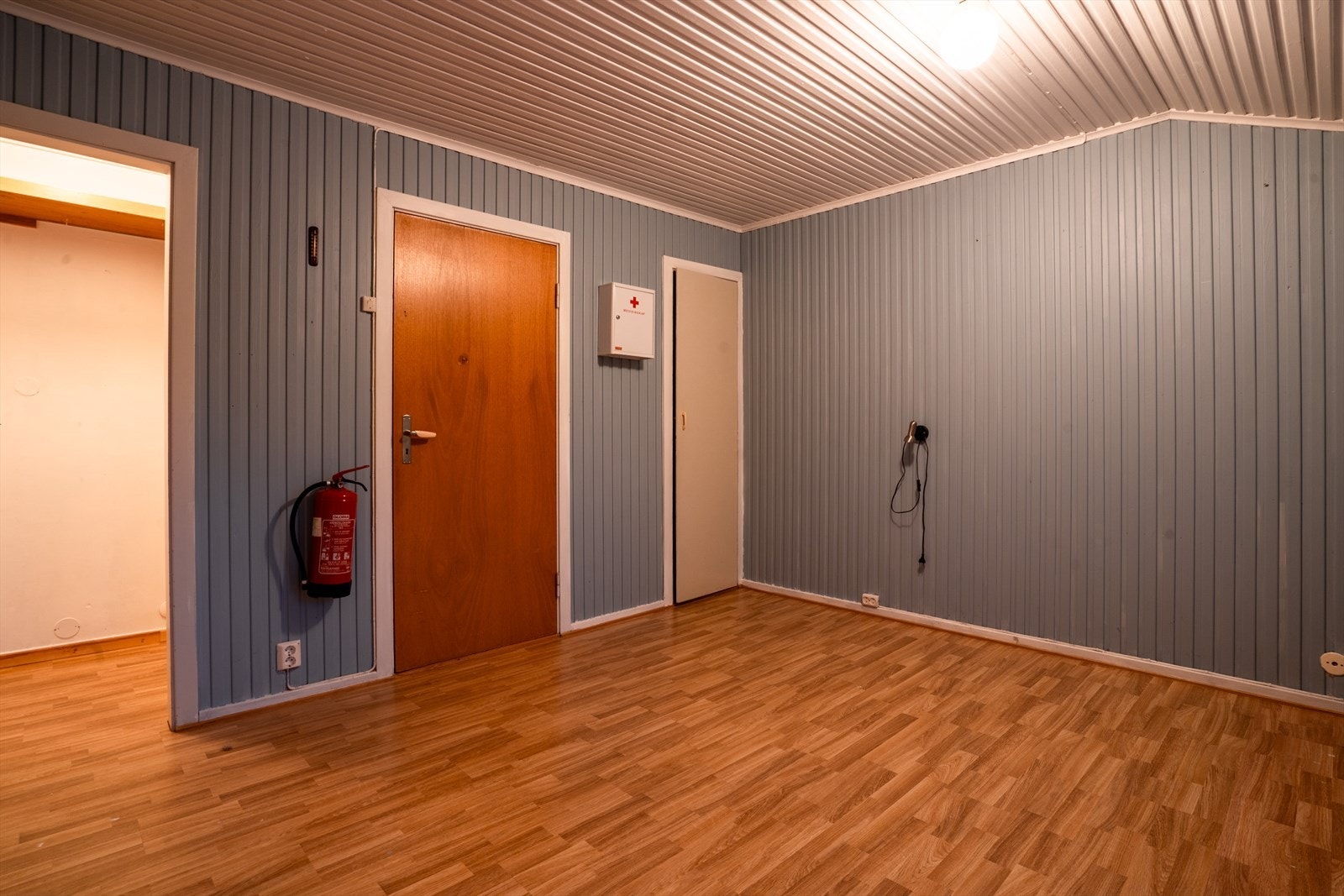 Hovedsoverommet har lite avlukke benyttet til walk in-garderobeløsning. Galleribilde
