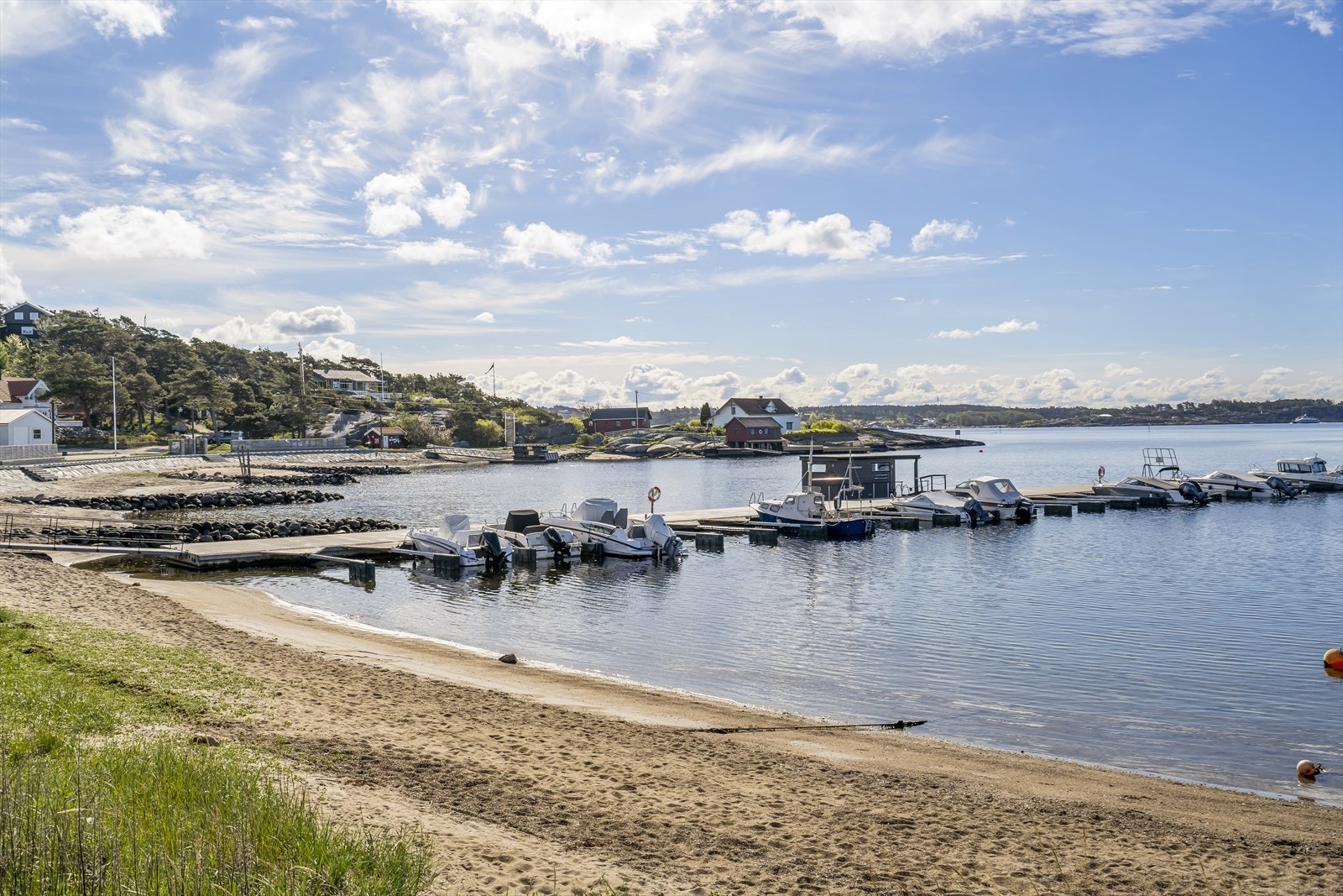 Hvaler-skjærgården byr på flotte bade- og båtmuligheter i umiddelbar nærhet. Galleribilde