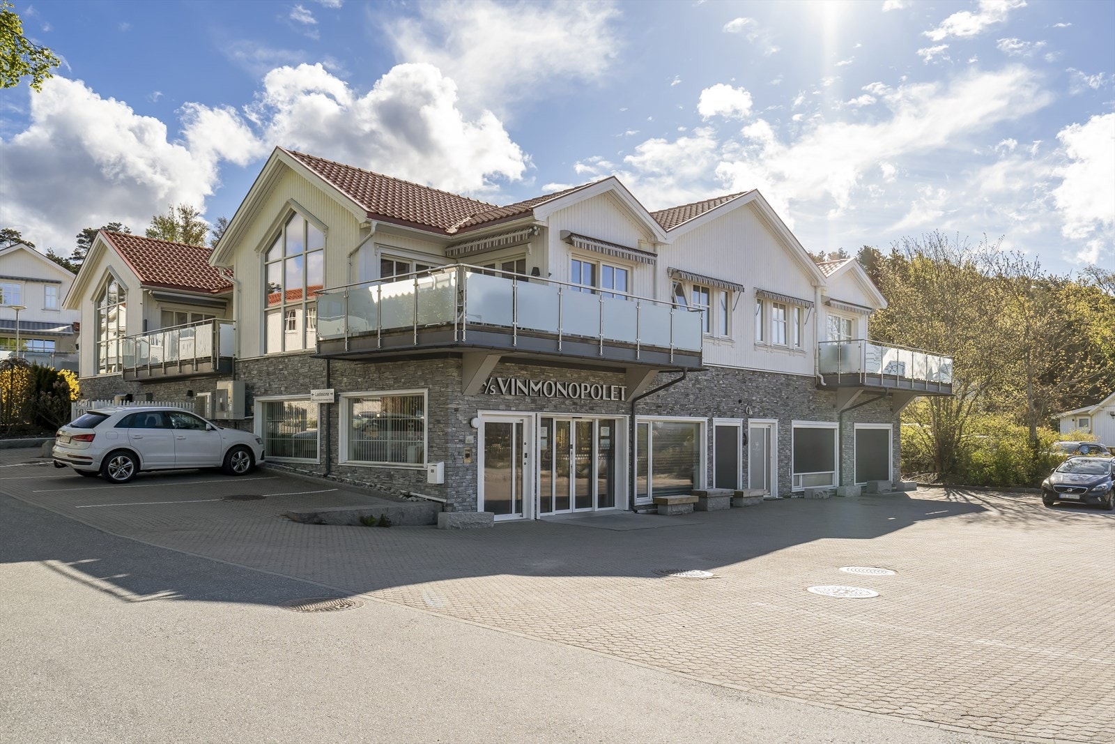 På Skjærhalden finner du også Vinmonopol, apotek og andre servicetilbud. Galleribilde