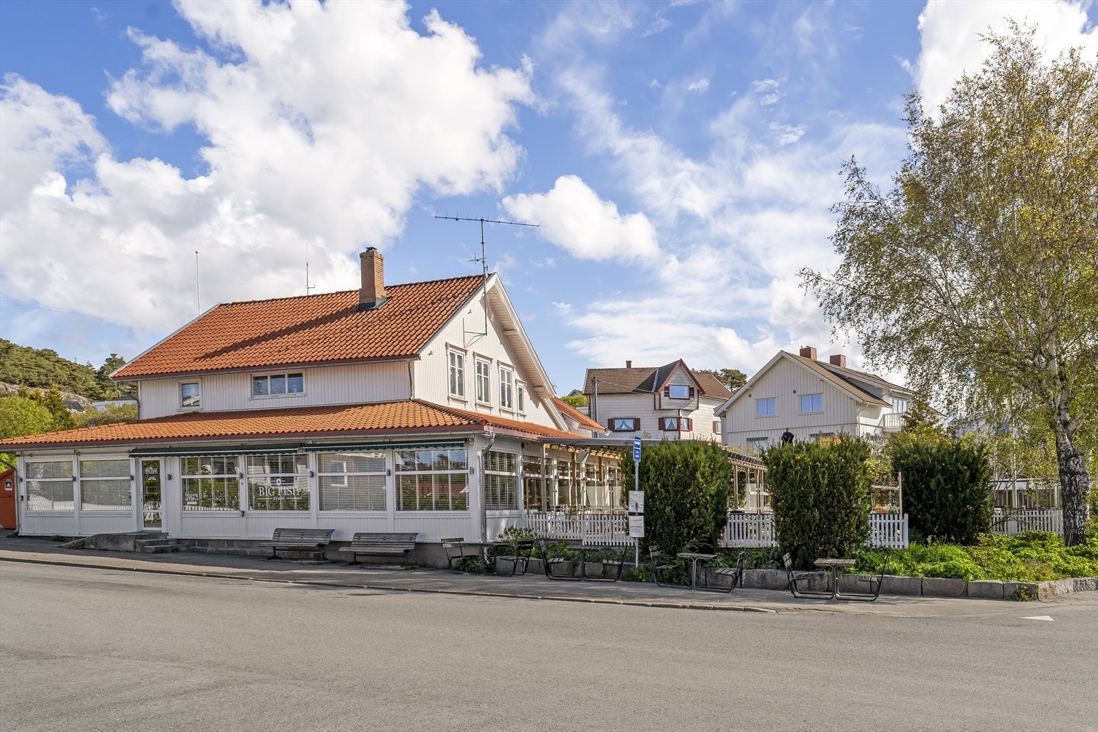 I nærområdet finnes flere spisesteder som er populære blant både fastboende og turister. Galleribilde