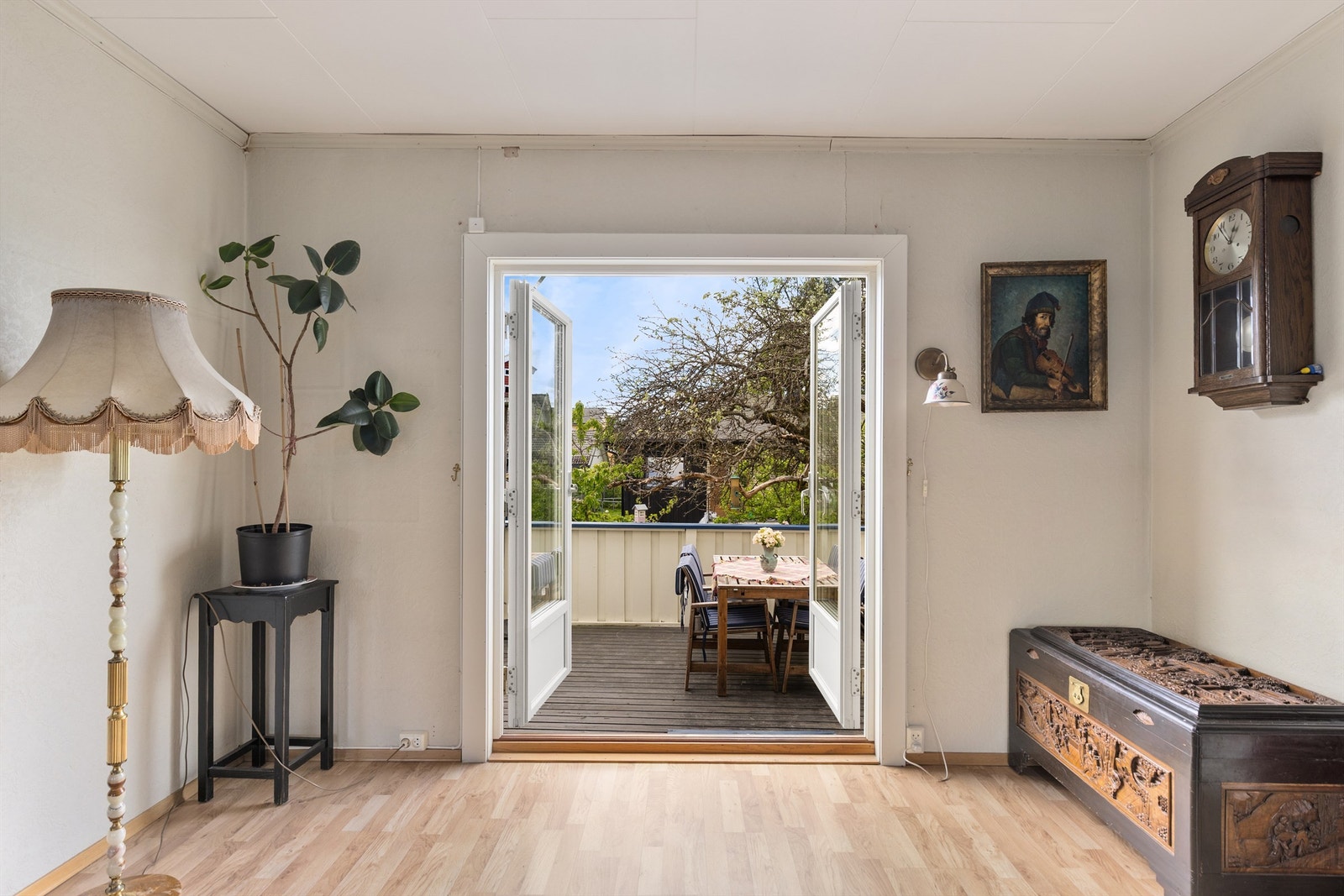 Utgang fra stue til veranda Galleribilde
