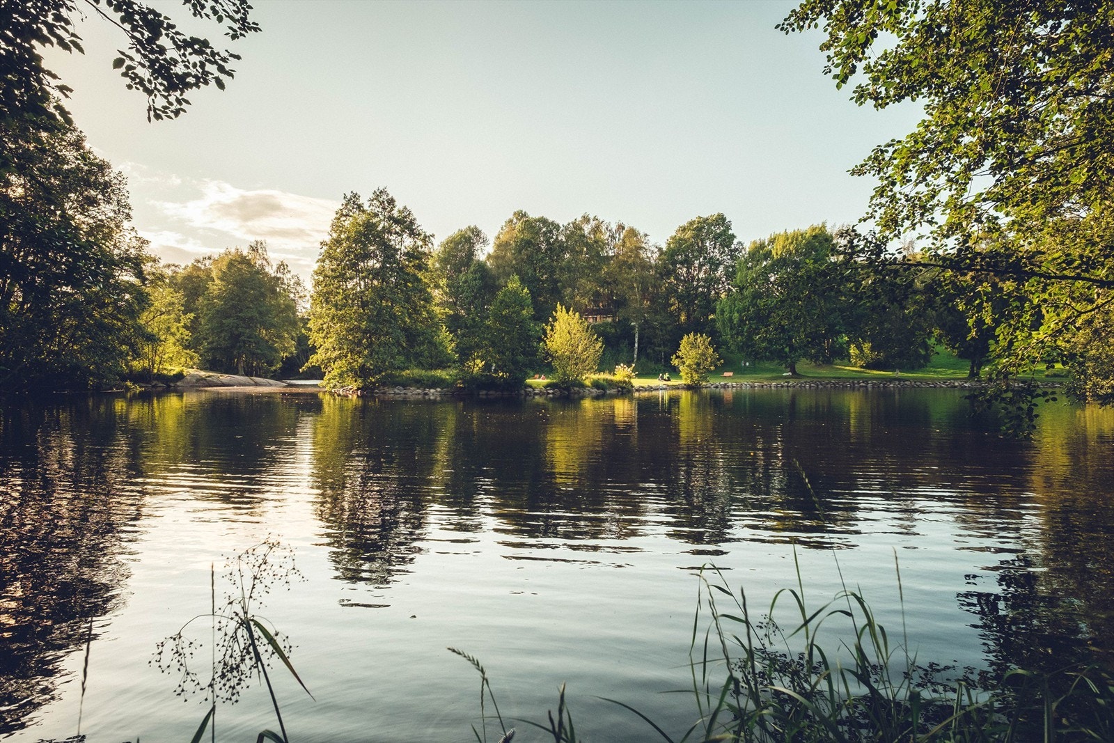 Badeplassene i Brekkedammen og Akerselva er bare en koselig gåtur fra huset Galleribilde