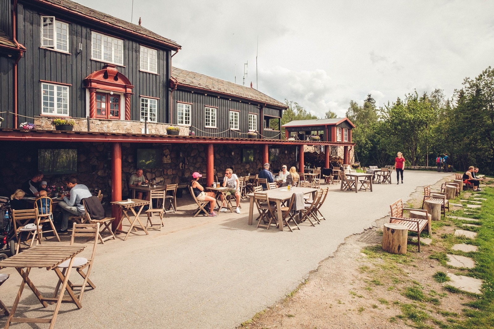 Grefsenkollen restaurant med nydelig pizza, gourmetrestaurant og populære konsertkvelder og festivaler Galleribilde