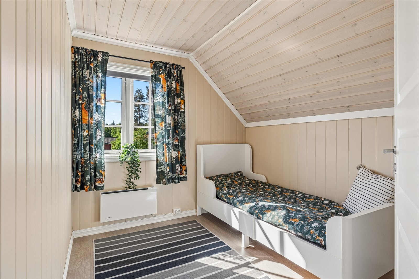 Soverom to egner seg godt til barnerom, kontor eller gjesterom. Galleribilde
