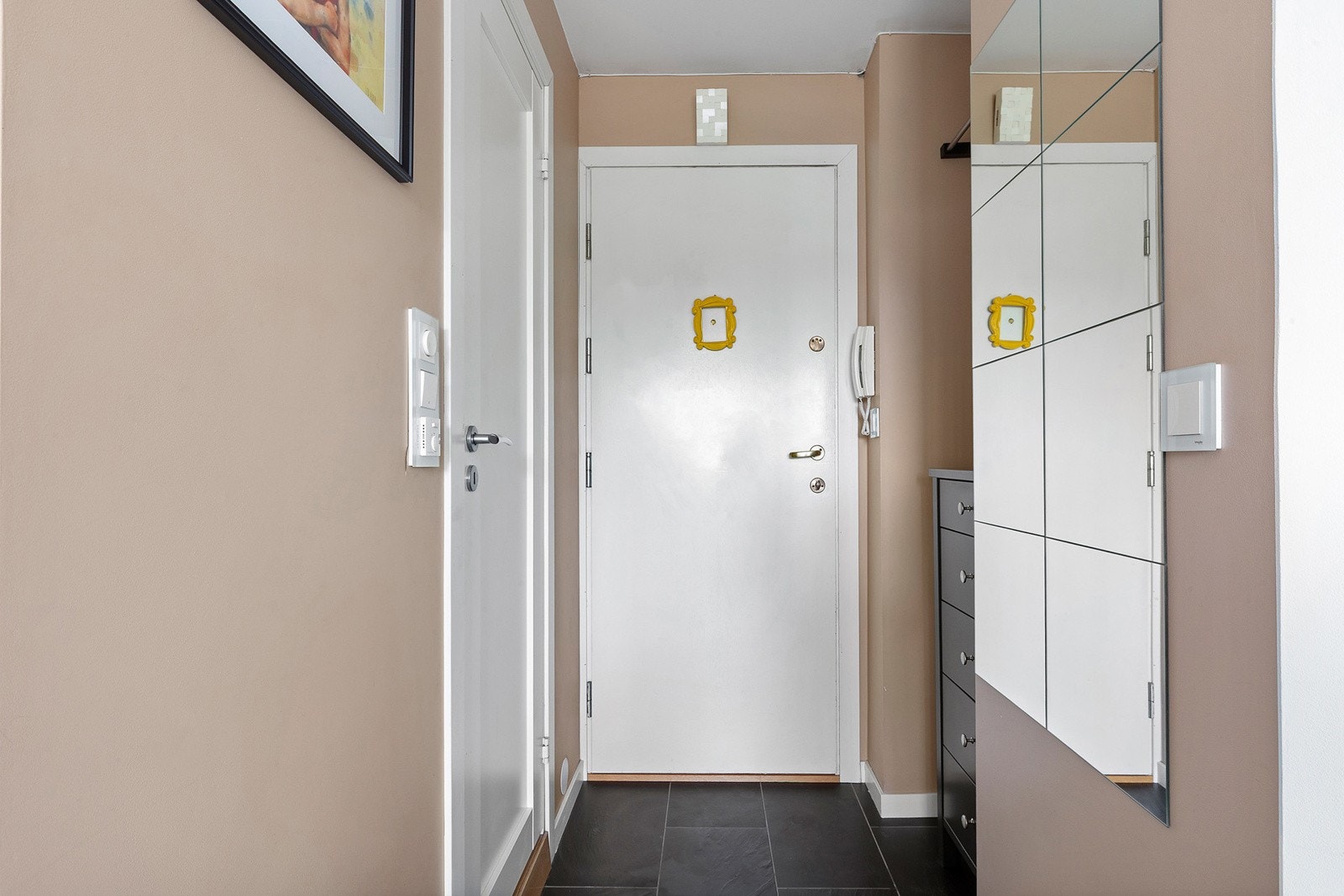 Her ønskes du velkommen inn i en meget hyggelig entré. Galleribilde
