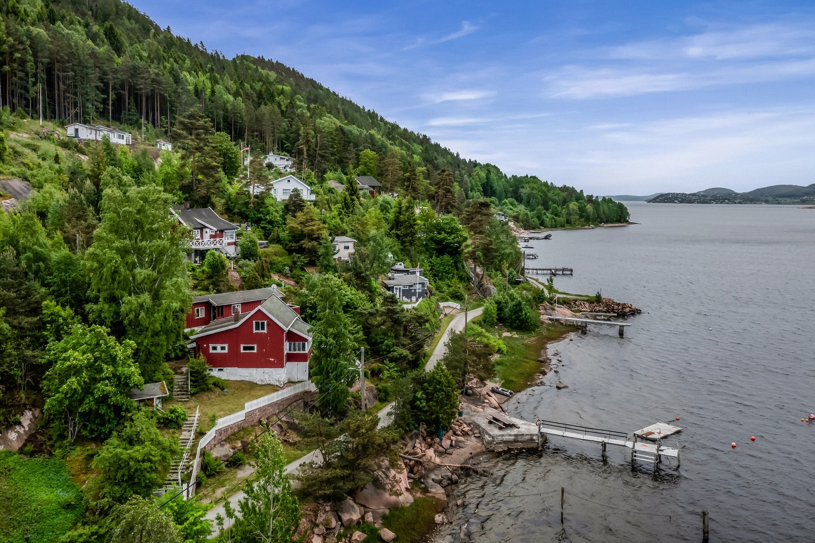 Idyllisk fritidseiendom beliggende i et etablert og attraktivt boligområdet på Verket/Klokkarstua. Galleribilde