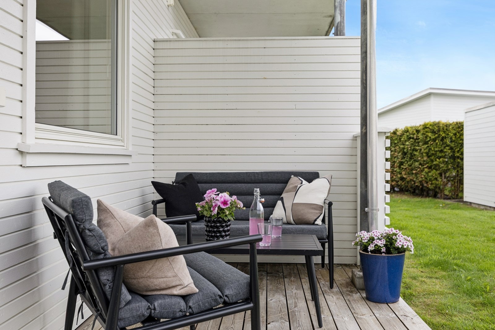 Her har man god plass til å møblere med sittegrupper og grill i flere soner. Galleribilde