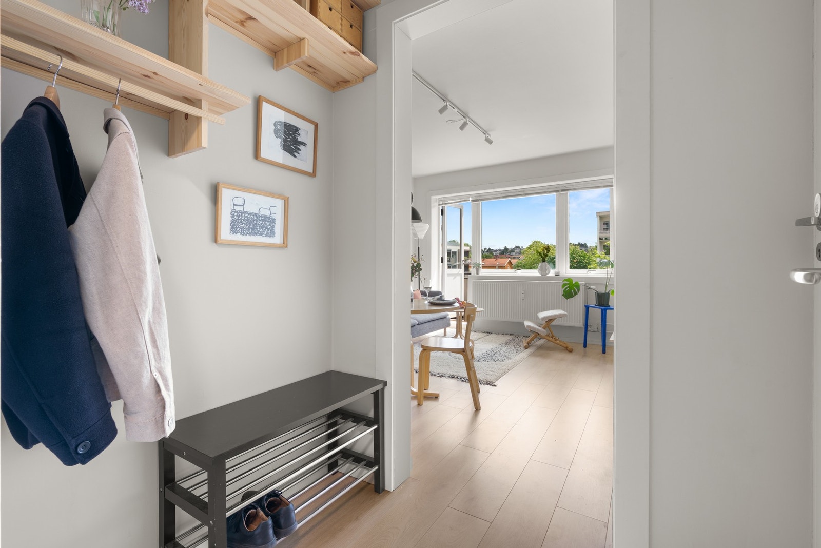 Det er også god plass til et skoskap eller en kommode. Galleribilde