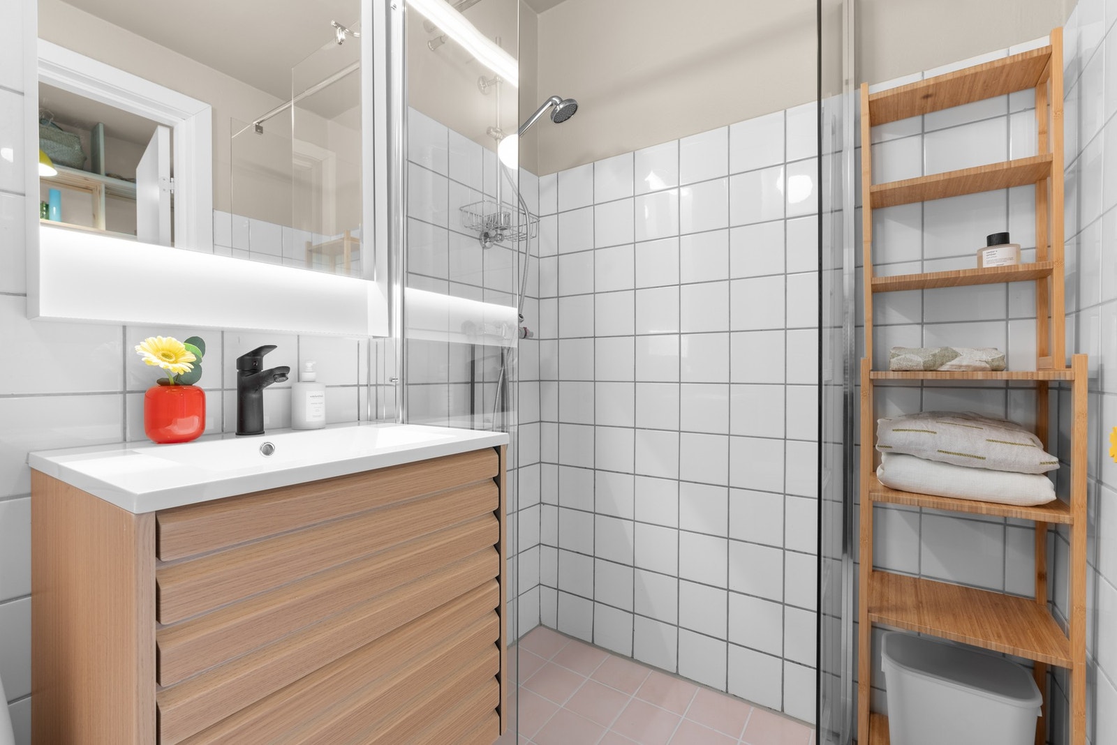 Badet har for øvrig mulighet for å sette inn hylle for håndklær og andre toalettsaker. Galleribilde