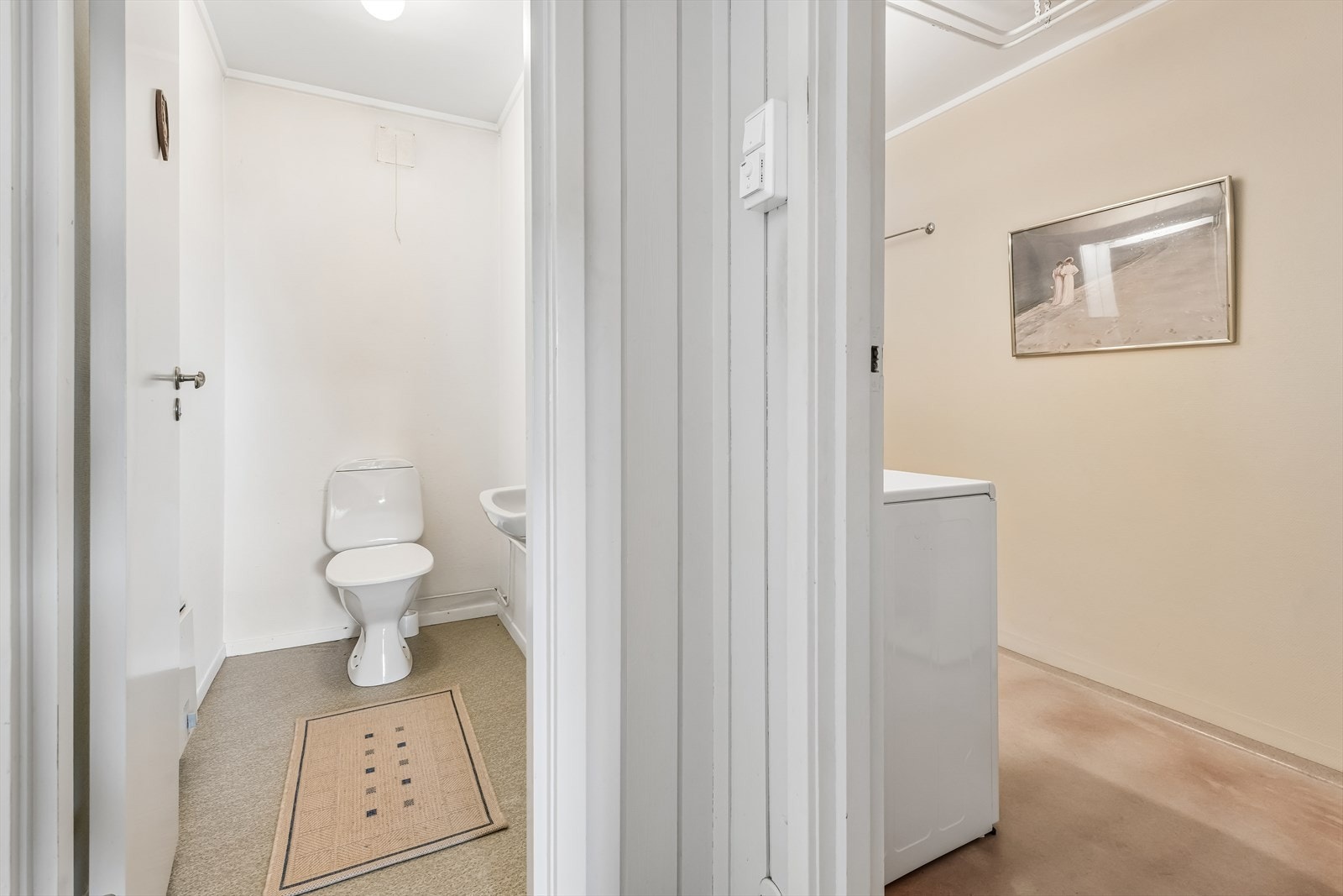 I tilknytning til badet ligger det separate toalettrommet. Galleribilde