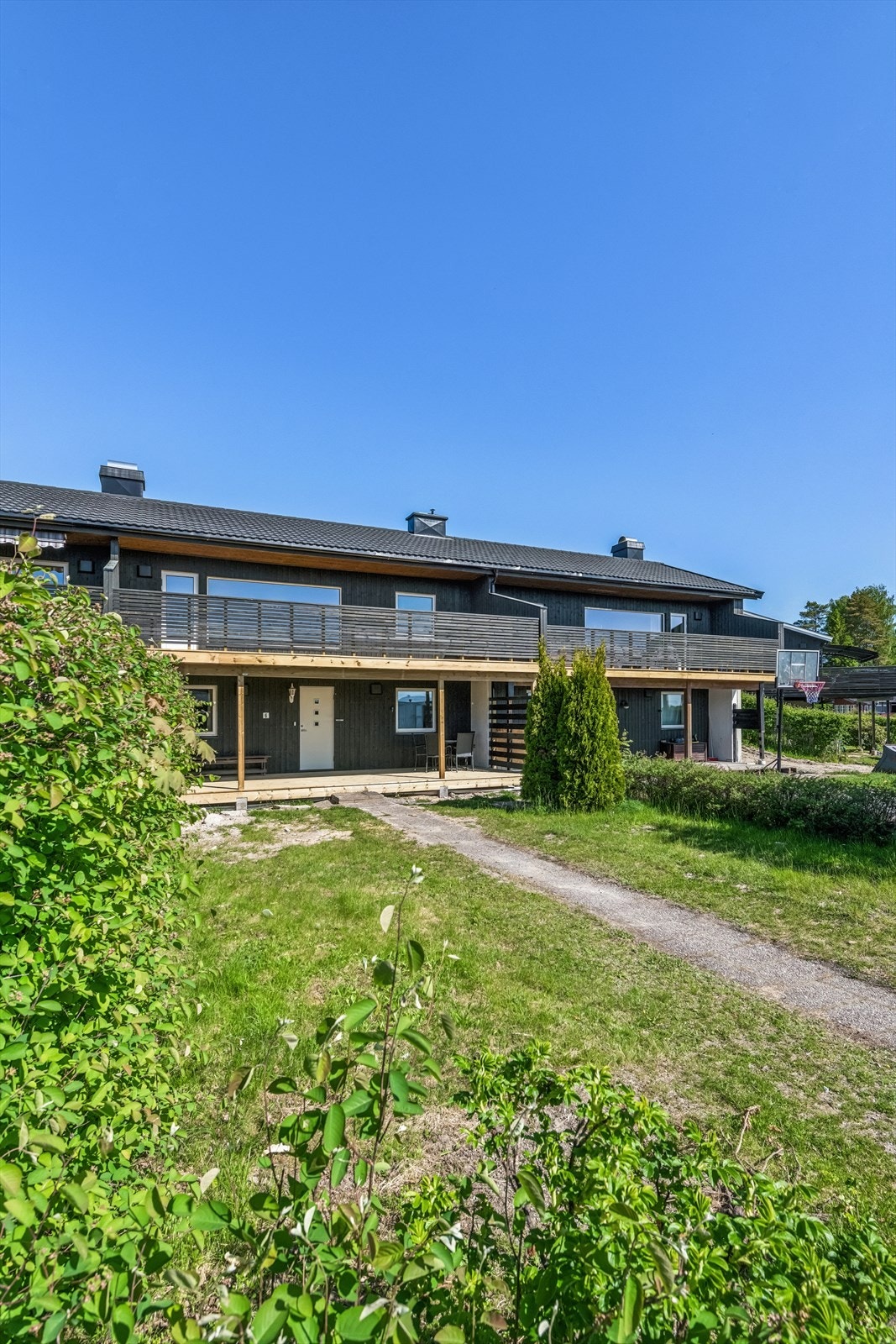 Boligen er en del av Skriverskogen Borettslag, som består av 30 andeler. Galleribilde
