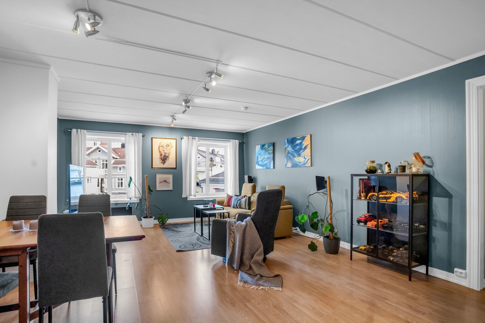 En lys og praktisk leilighet med attraktiv beliggenhet midt i Kragerø sentrum. Galleribilde