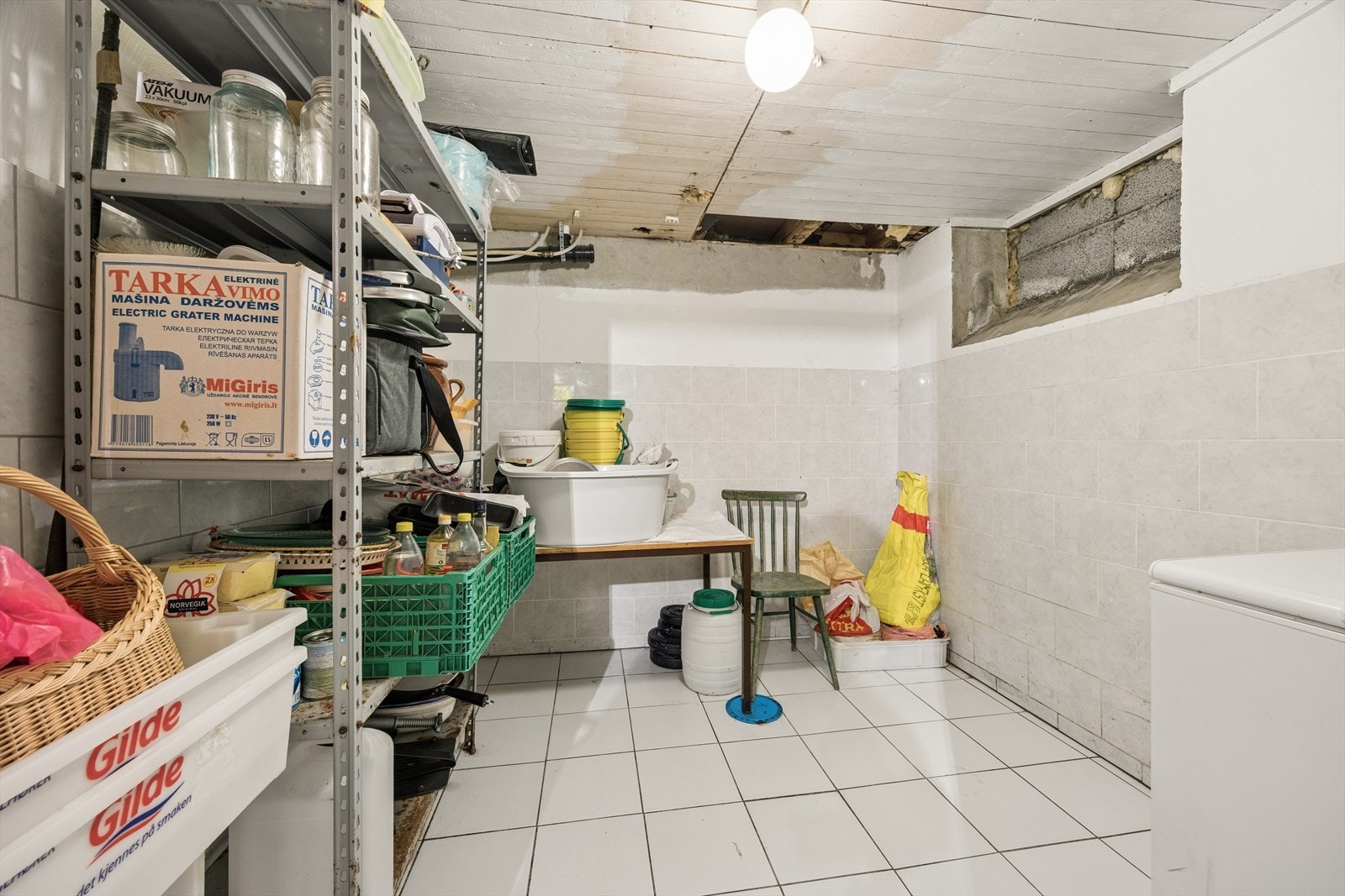 Kjelleren inneholder flere boder med god lagringsplass. Galleribilde