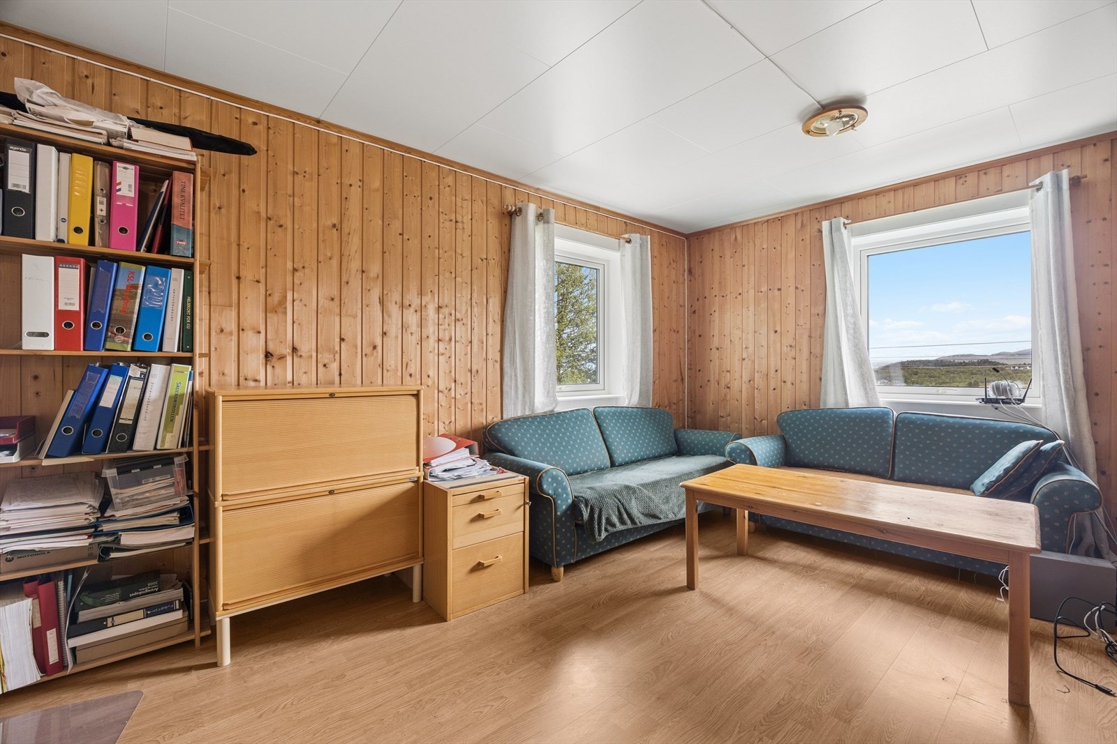Den andre stuen i andre etasje har også vedovn, og gir mulighet for en separat sone. Galleribilde