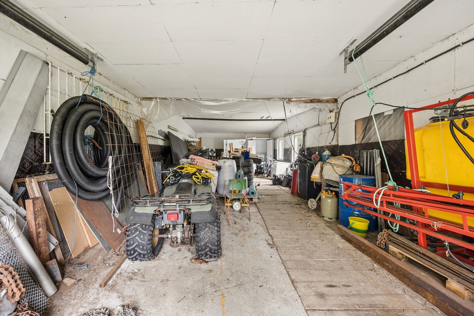 Garasjen har et bruksareal på 74 m². Galleribilde