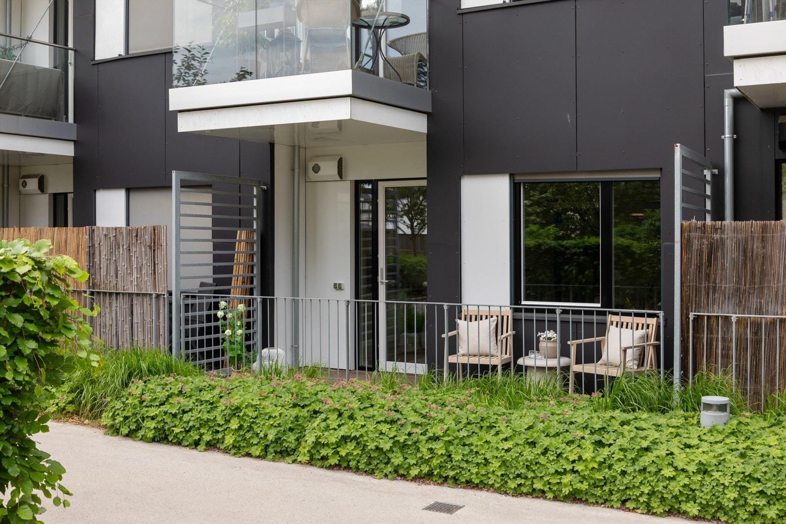 I tillegg til privat balkong disponerer også leiligheten bod i kjeller på ca. 4 kvm. Galleribilde