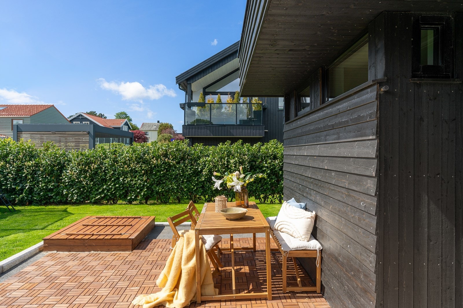 Innbydende terrasseområde med gode møbleringsmuligheter. Galleribilde