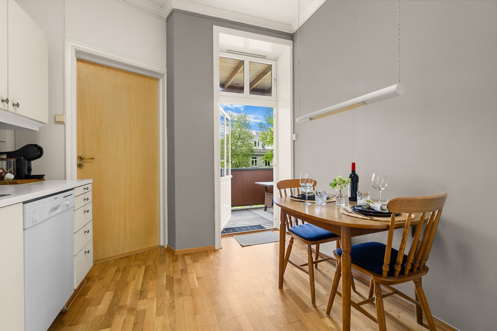 Fra kjøkkenet er det utgang til balkong Galleribilde