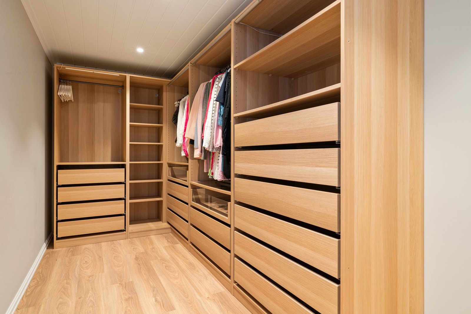 Garderobe i underetasjen Galleribilde