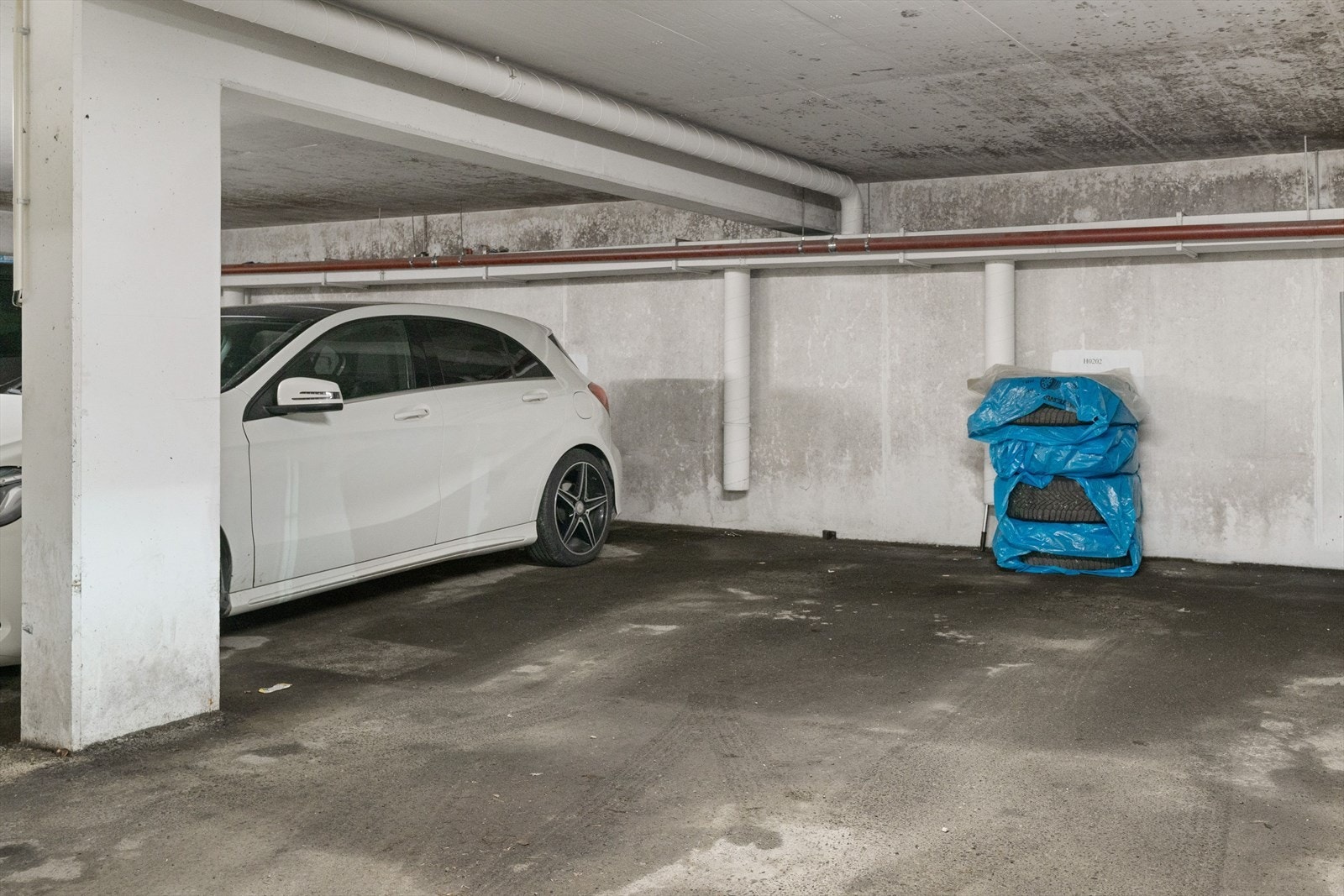 P-plass i felles oppvarmet parkeringskjeller og kjellerbod på 5 kvm medfølger. Galleribilde