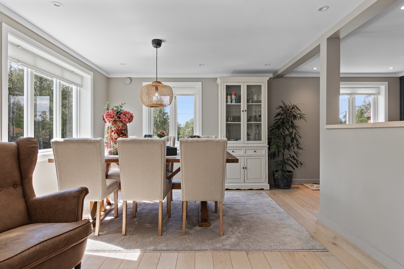 Med åpen kjøkken/stue løsning er boligen perfekt for storfamilien og/eller sosiale sammenkomster. Galleribilde
