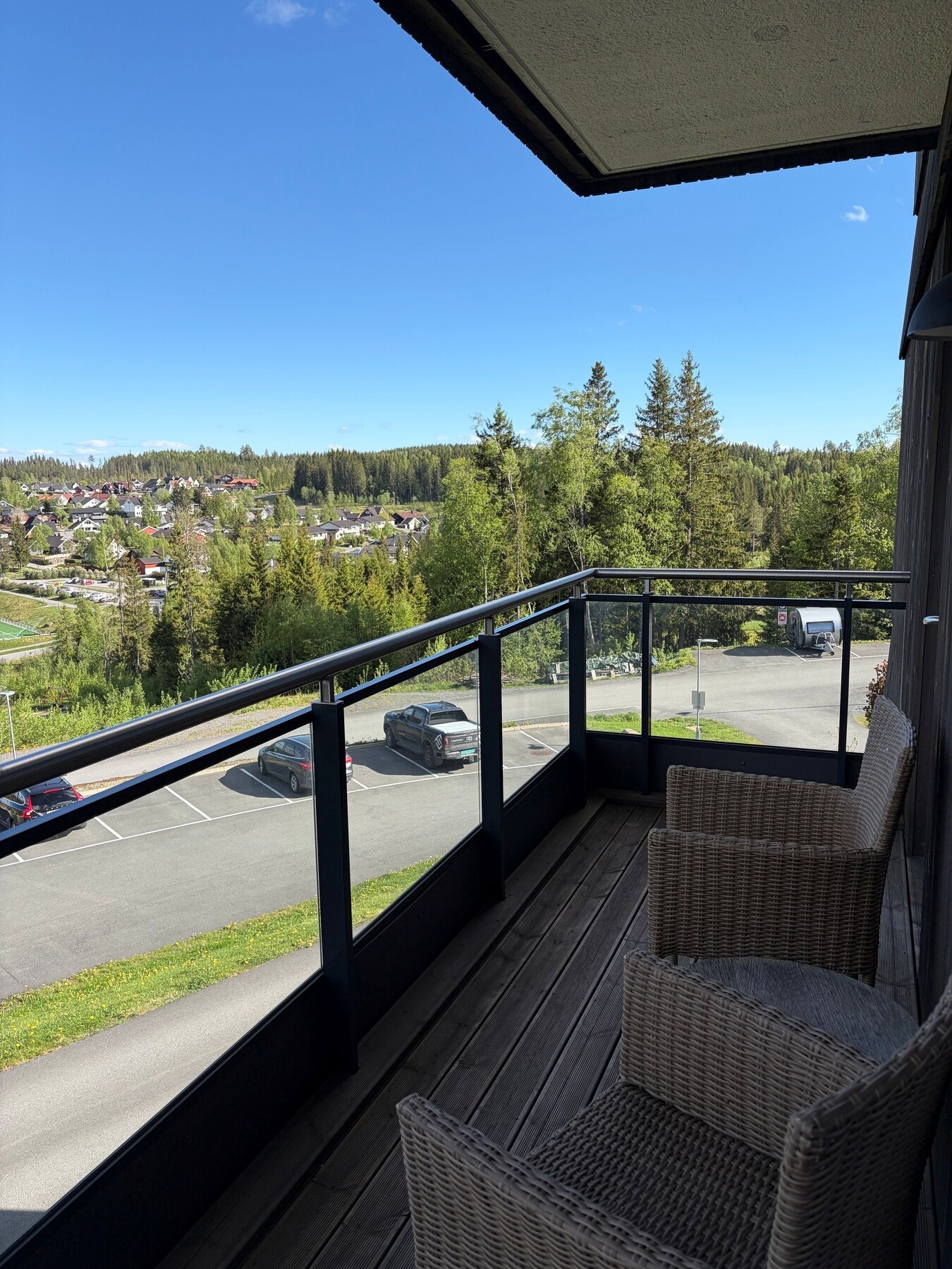 Østvendt terrasse med utgang fra ett av soverommene. Galleribilde