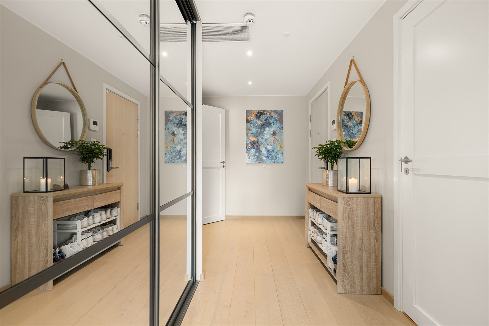 Inngangspartiet er åpent, lyst og inviterende. Galleribilde