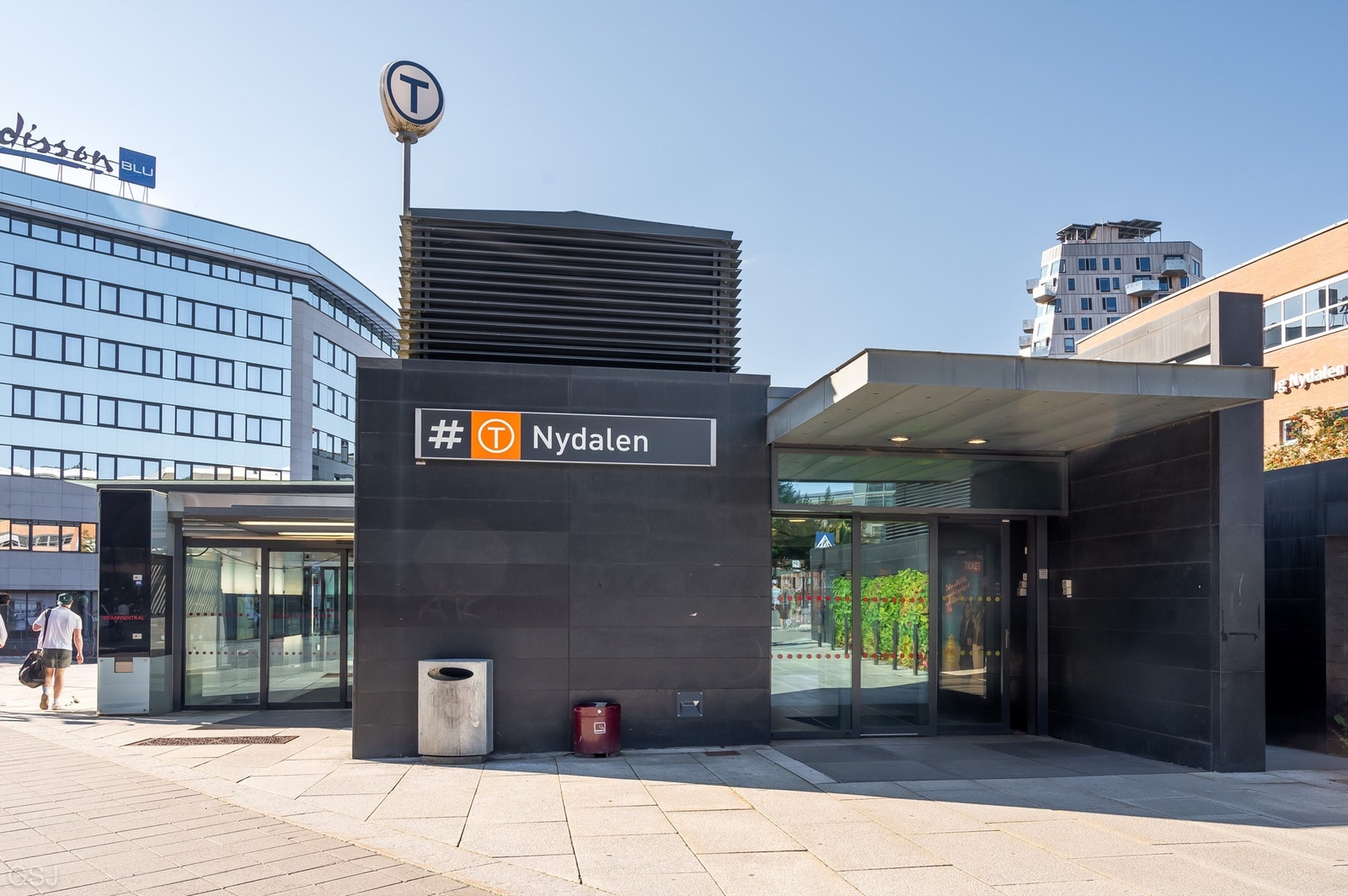 Området er godt tilrettelagt for en bilfri hverdag og et av byens beste knutepunkter for offentlig kommunikasjon Galleribilde
