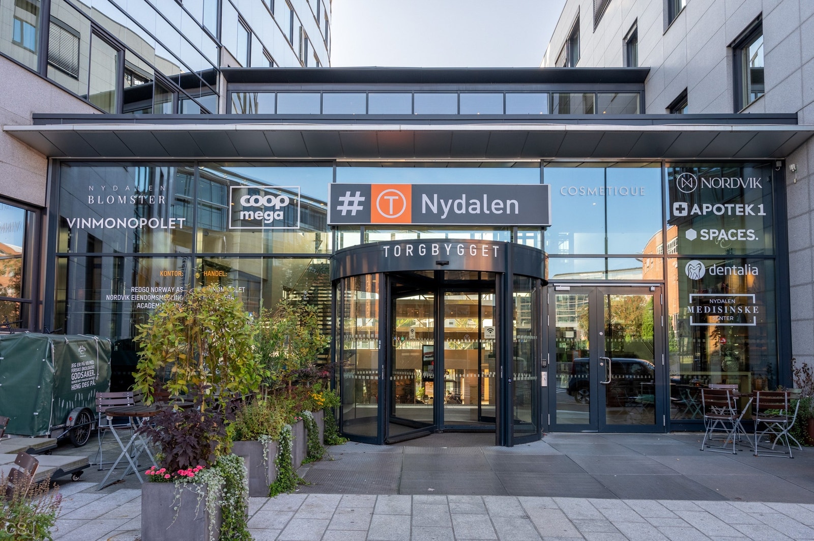 I Torgbygget, som ligger i nabobygget, finner du det meste du trenger i hverdagen Galleribilde