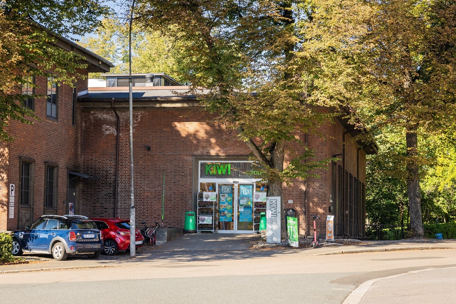 KIWI Briskeby er en lett tilgjengelig nærbutikk med et bredt utvalg dagligvarer og lange åpningstider. Galleribilde