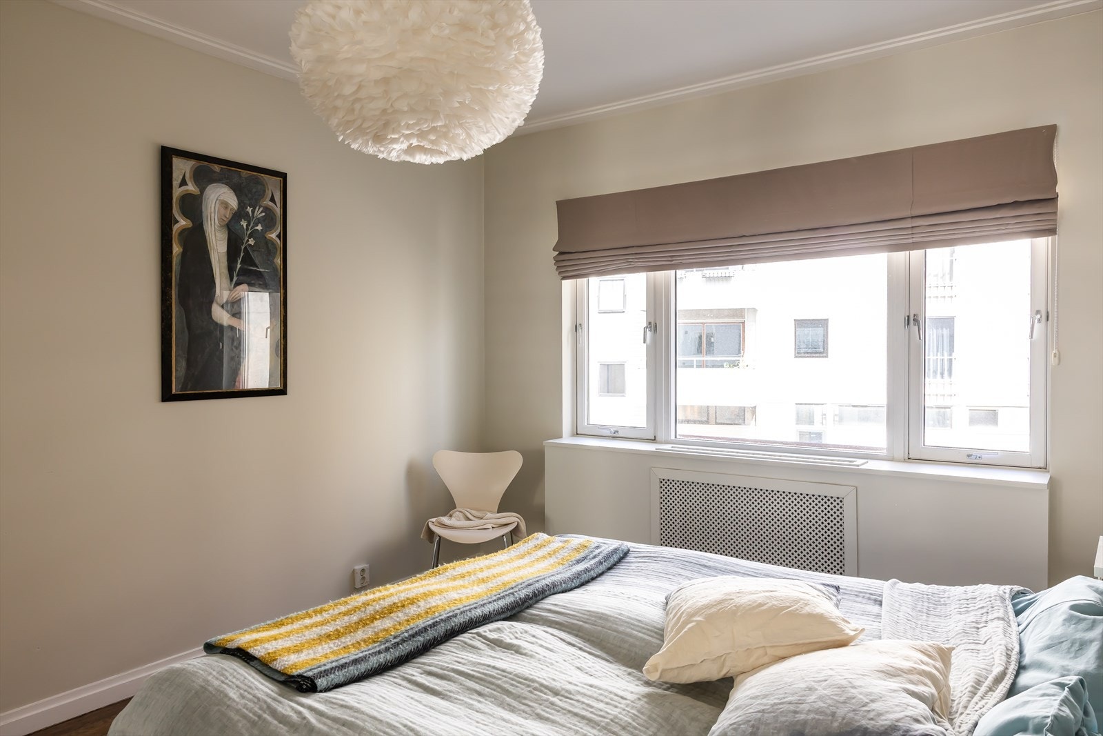 Innkassede radiatorer i alle rom bidrar til et behagelig inneklima og effektiv oppvarming. Galleribilde
