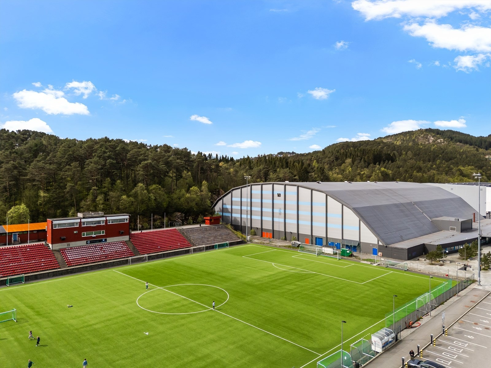- For den aktive finner man Myrdal Stadion/Vestlandshallen i kort gange fra leiligheten - Galleribilde