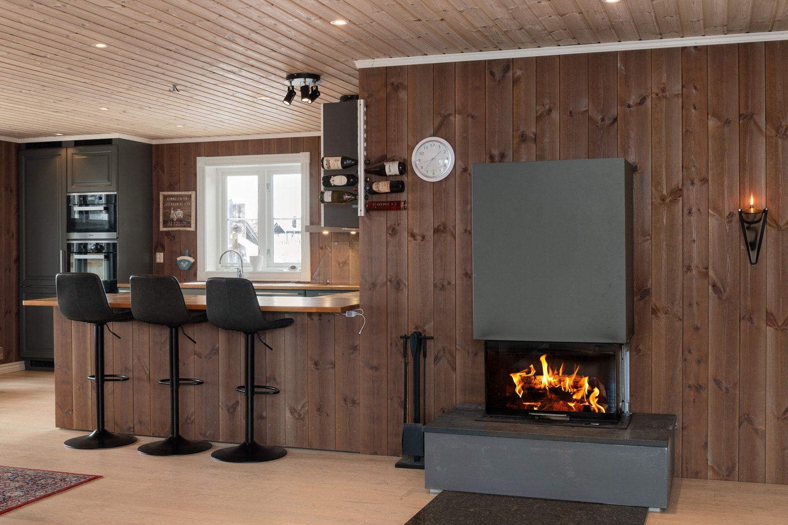 Stilig peis som varmer godt på de kalde dagene. Galleribilde