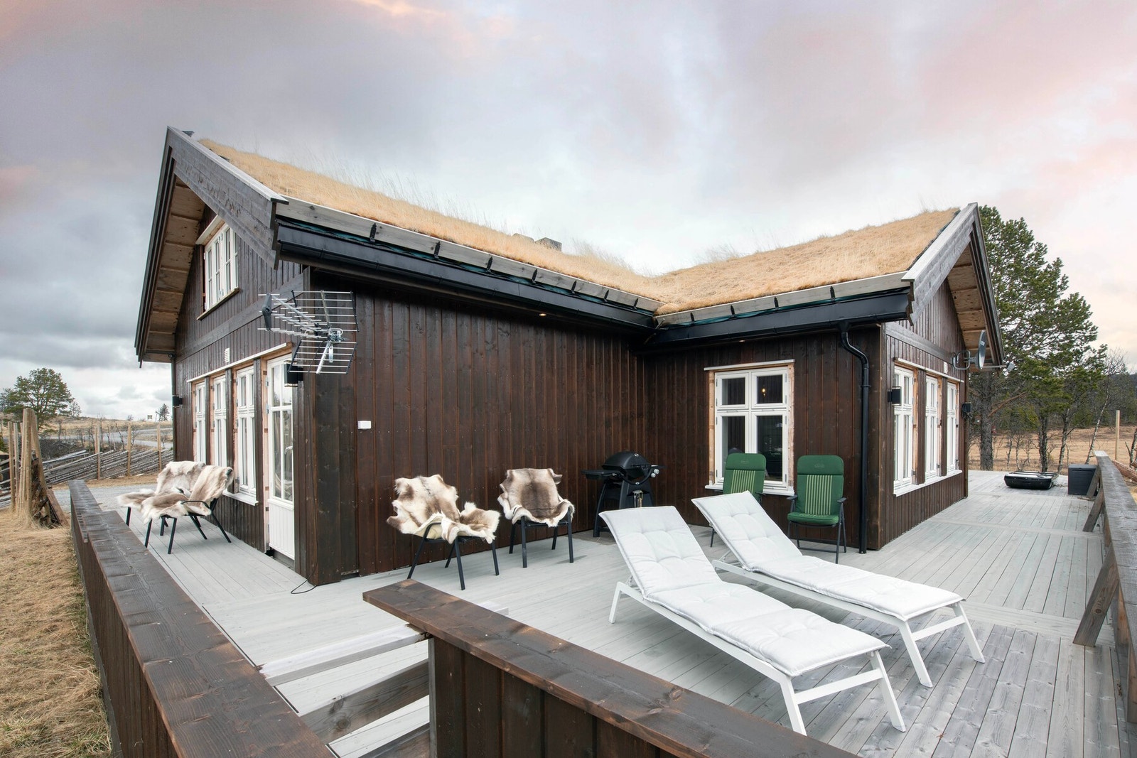 Plass til flere sittegrupper. Galleribilde