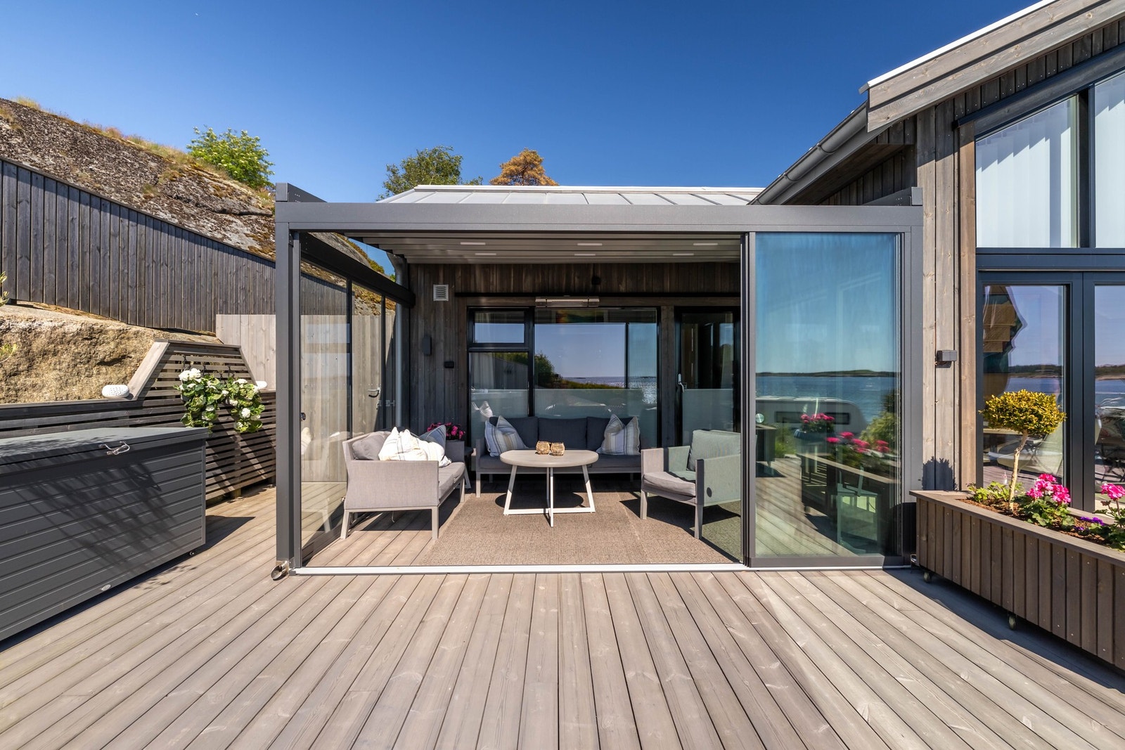 Pergola som skjermer for vær og vind. Galleribilde