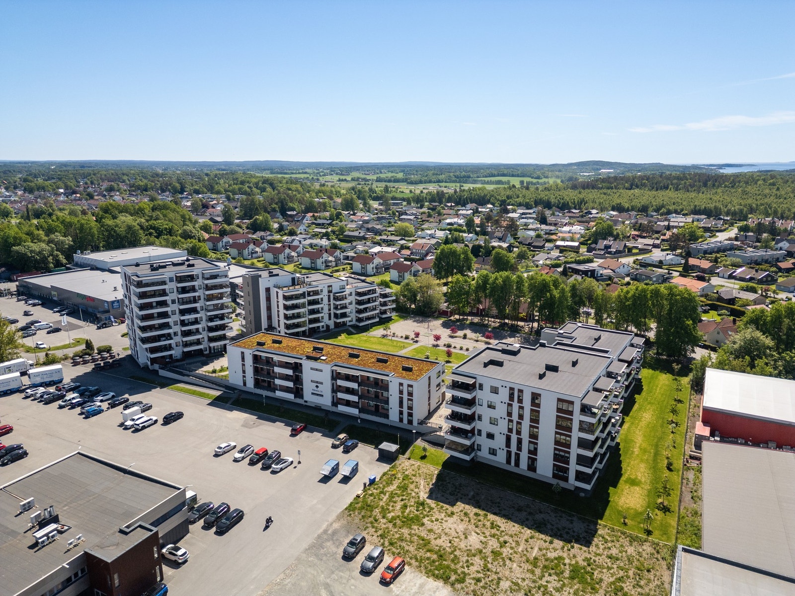 Området har kort vei til barnehage, skole, butikk, sentrum og har en pendlervennlig beliggenhet Galleribilde