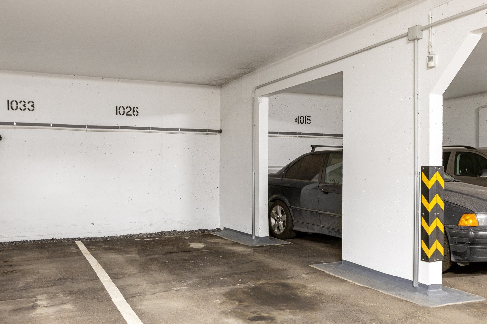 Tilhørende parkeringsplass i felles garasjeanlegg. Galleribilde