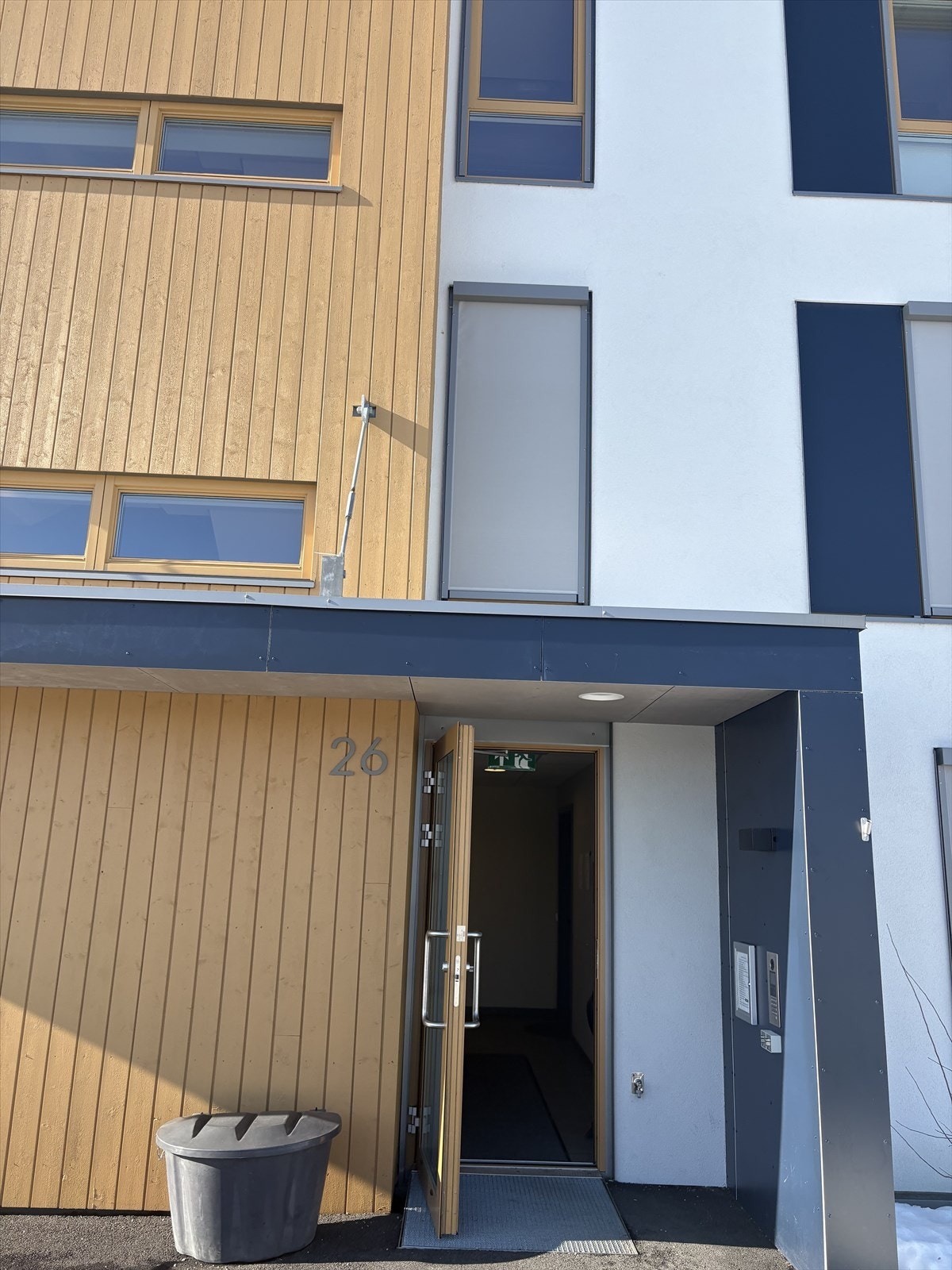 Inngangsparti til Guri Øverbys Veg 26. Galleribilde
