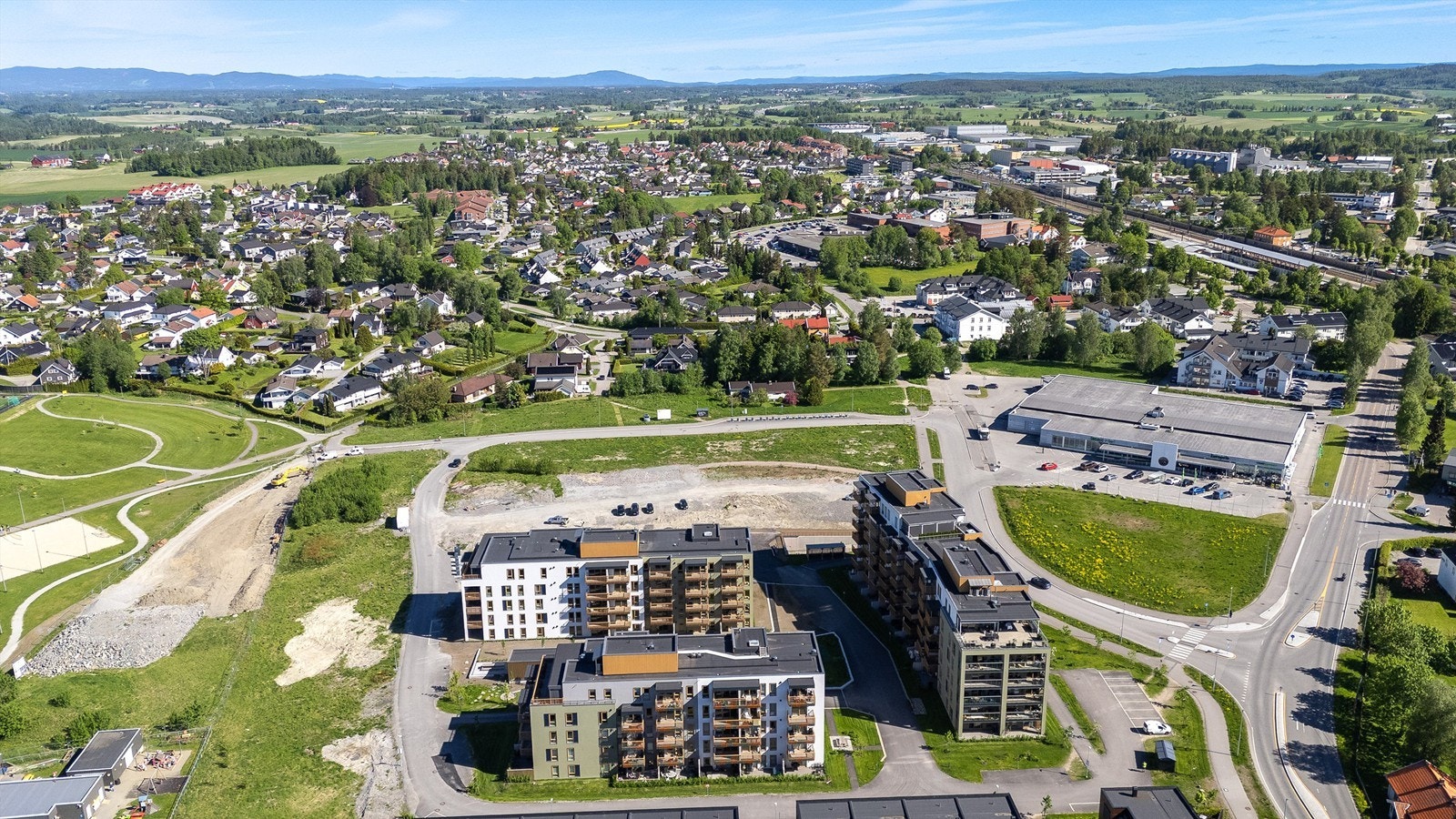 Fra leiligheten er det kort vei til butikker, servicetilbud og kollektivtransport. Galleribilde
