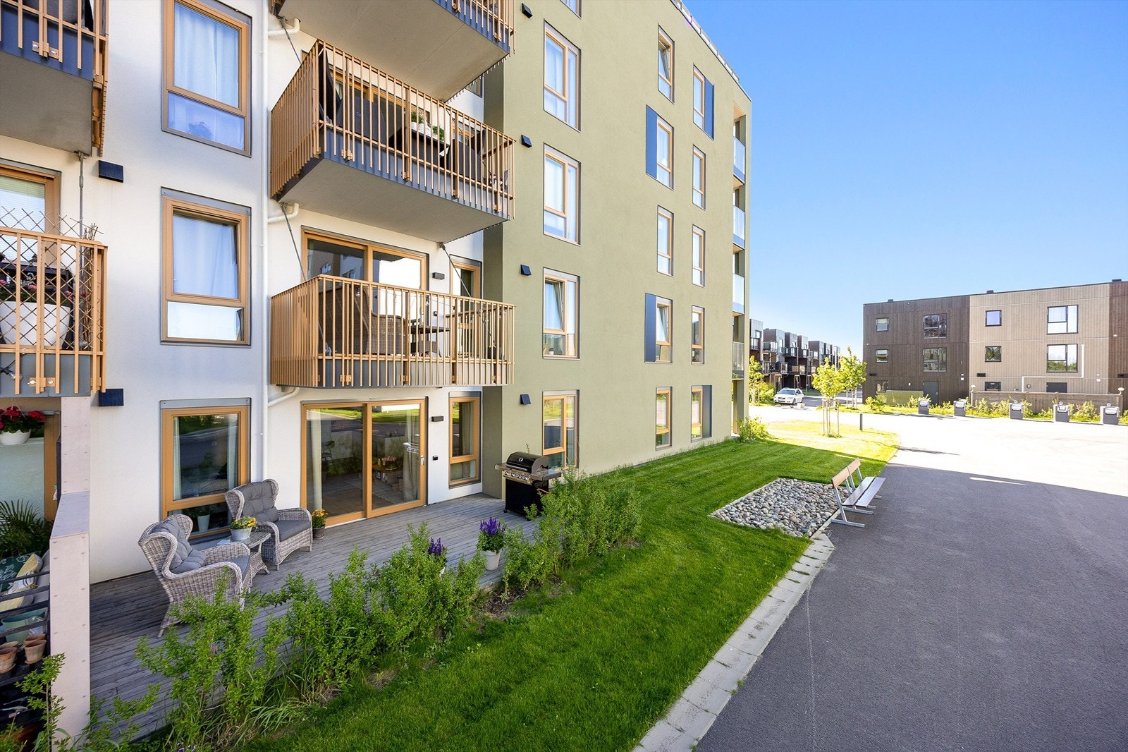 Felles grøntarealer rundt bygget. Galleribilde